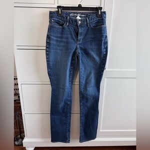 Women’s Eddie Bauer straightt leg jeans. Curvy fit. Size 6.